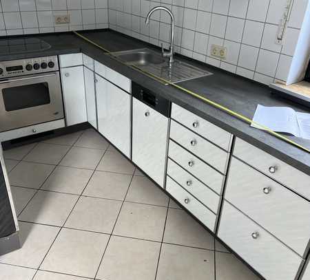 Vollständig renovierte Wohnung mit drei Zimmern sowie Balkon und EBK in Lennestadt