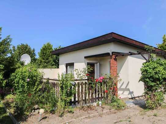 Rügen: Urlaubsträume erfüllen: Bungalow auf Eigentumsland am Jasmunder Bodden