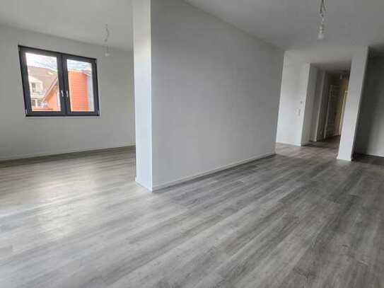 Erstbezug mit Balkon und EBK: Exklusive 3-Zimmer-Wohnung mit gehobener Innenausstattung in Rellingen