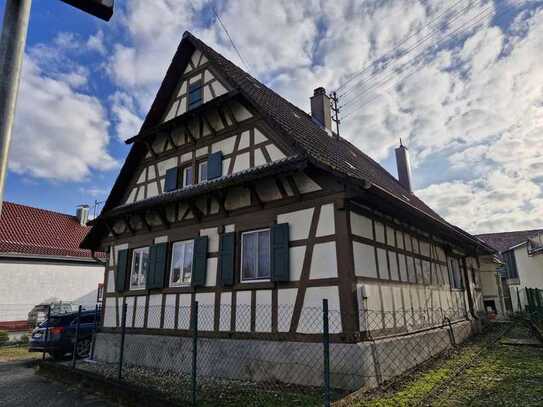 Renoviertes freistehendes Fachwerkhaus mit ausgebauten Nebengebäude und ca. 400m² Grundstück