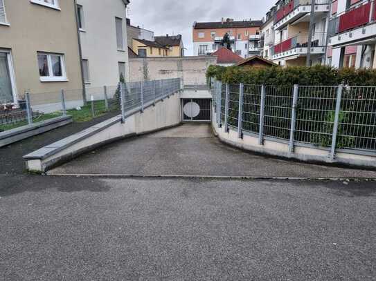 Tiefgaragenstellplatz in Köln-Holweide zu vermieten