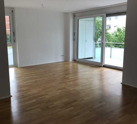 Gut geschnittene 4 Zimmer Wohnung mit großer Terrasse