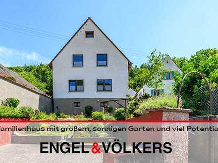 Familienhaus mit großem, sonnigen Garten und viel Potential!