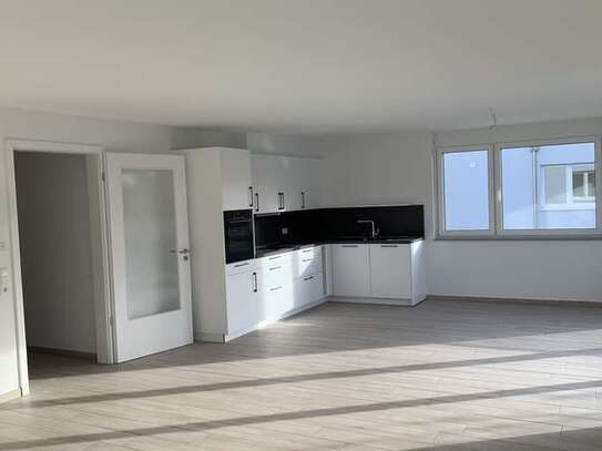 Erstbezug: 3-Zimmer-Wohnung mit geh. Innenausstattung mit Balkon und EBK in Knittlingen