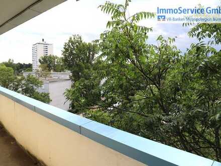 Helle 4-Zimmer-ETW mit Balkon und Fernwärmeheizung im Denkmalschutzobjekt!