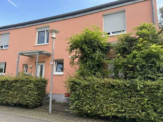 Stilvolle Maisonette-Wohnung mit 4 Zimmern und Tiefgarage in grüner Lage.