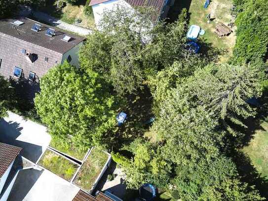 Wohnen am Eichenhain: 2 Familienhaus (ca. 198 m²) mit großem Garten im schönen Riedenberg