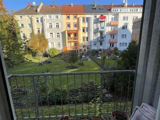 Gepflegte und zentral gelegene 1-Zimmer-Hochparterre-Wohnung mit Balkon in Karlsruhe