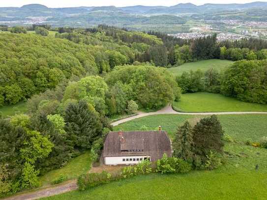 Landhausvilla mit Geschichte in exponierter Lage und traumhaftem Fernblick!