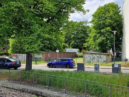 Baugrundstück (Flurstück 43q) mit 630 m² Grundstücksfläche u. zwei Garagenkomplexen in 01187 Dresden