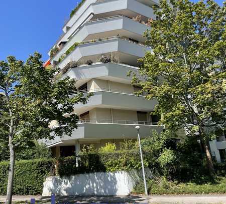 Sonnige Terrassenwohnung mit Außenstellplatz