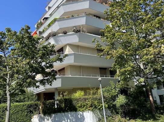 Sonnige Terrassenwohnung mit Außenstellplatz