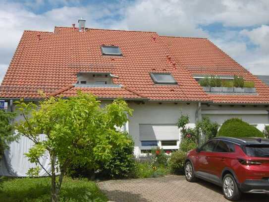 Helle 2-Zimmer-Wohnung mit Terrasse und Einbauküche in ruhiger, zentraler Lage von Rutesheim