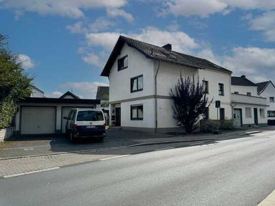 Ein-/bis Zweifamilienhaus mit tollem Grundstück in zentraler Lage von St. Augustin