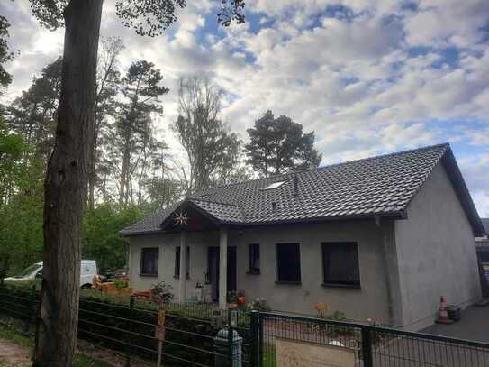 Ihr neues Zuhause: Freistehender Bungalow mit Pool und Doppelgarage