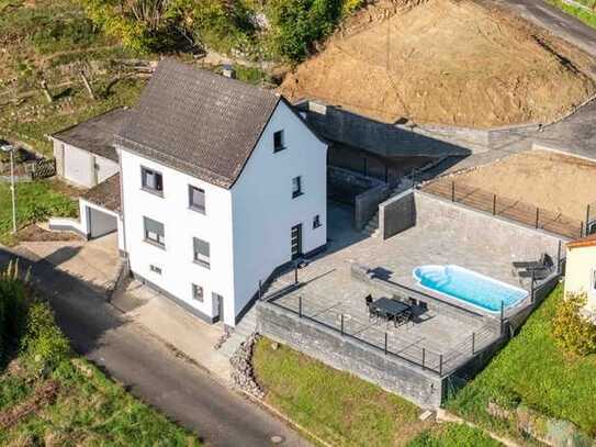 Einfamilienhaus in idyllischer Lage mit Pool