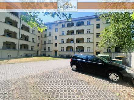 RESERVIERT - Gepflegte Zwei-Raum-Altbauwohnung mit Tageslichtbad & Loggia in attraktiver Wohngegend