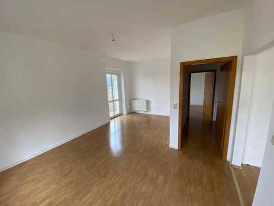 Sonnige 3-Raum-Wohnung mit Balkon in Berga
