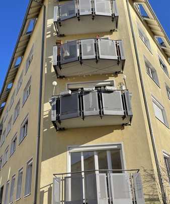 Helle 3-Zimmer-Hochparterre-Wohnung mit Balkon in Würzburg-Sanderau