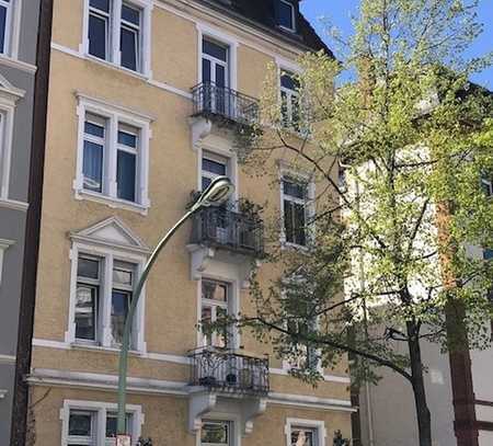 Kernsanierte 4-Zimmer-ALTBAU-Wohnung, TOP Lage in Bockenheim