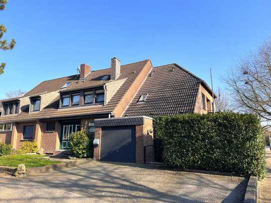 Große Doppelhaushälfte mit eigenständigen Anbau, Garten und Garage