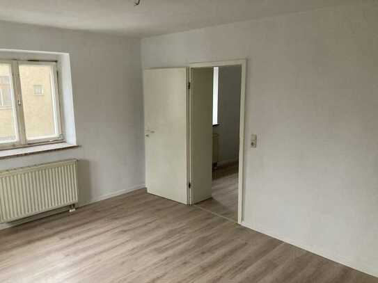 Teilmöblierte und renovierte Wohnung in Plauen zu vermieten!