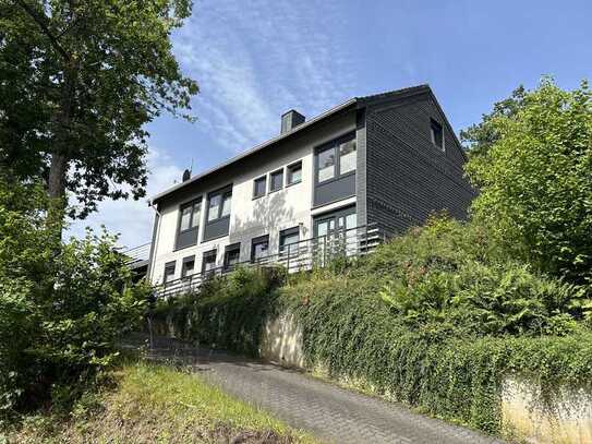 Großzügiges und flexibles Einfamilienhaus mit traumhafter Sonnenterrasse in Siegen-Gosenbach