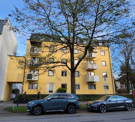 Helle 2-Zimmer-Wohnung mit Balkon in München Moosach