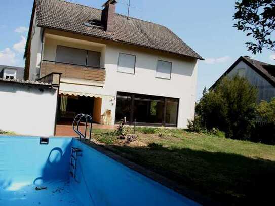 Fam.-freundl. EFH, 7-8 Zimmer, Wfl. 193 m², Top Grund 726 m² Nbg.- Gaulnhofen, heizb. Pool, D-Gar.