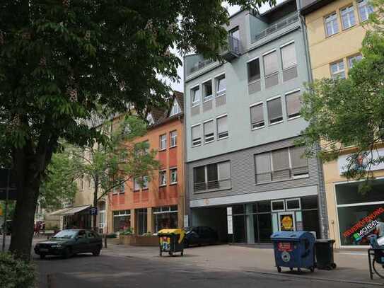 Dreiraumwohnung hochwertig saniert mit Balkon , Erstbezug