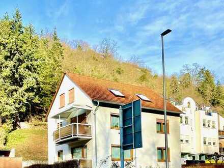 Gepflegtes Zweifamilienhaus mit ausgebautem Dachgeschoss, Garage, Loggia und Grundstück