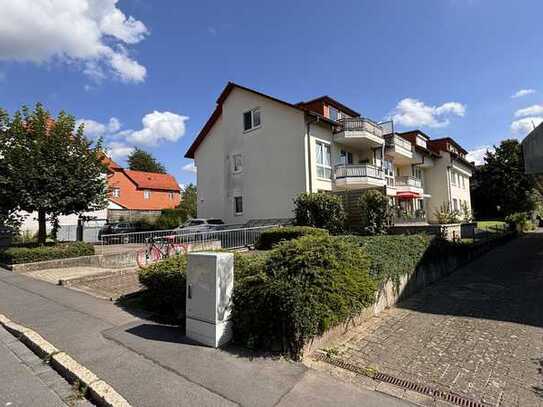 Stilvolle, vollst. renovierte 3-Zimmer-Erdgeschosswohnung mit geh. Innenausstattung mit Balkon