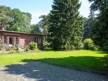 Komplett möbliertes Haus mit herrlichem Gartengrundstück in Michendorf !