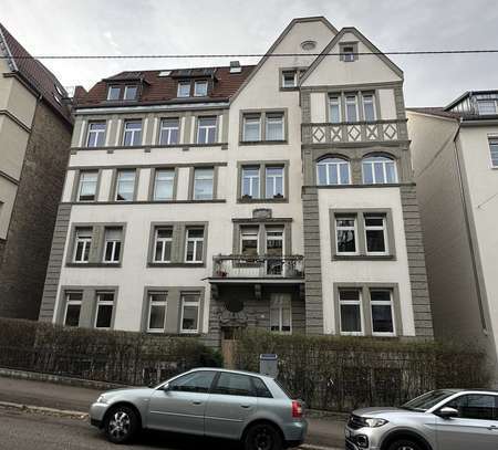 Kernsanierte 4,5-Raum-Wohnung mit luxuriöser Innenausstattung in Stuttgart