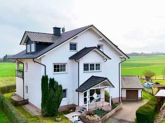 🍀☀️330 m2 Wohnfläche / 110 m2 Keller / 1250 m2 Grundstück / Carport / Gartenhütte/ Pool / Feldrand