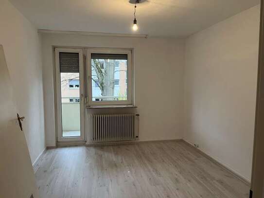 2-Raum-Wohnung mit Balkon und EBK in Frankfurt am Main Eckenheim/Dornbusch