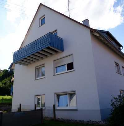 Gepflegtes 3 Fam. Generationenhaus mit Garten und 2 Garagen in 75391 Gechingen, KP: 695.000€