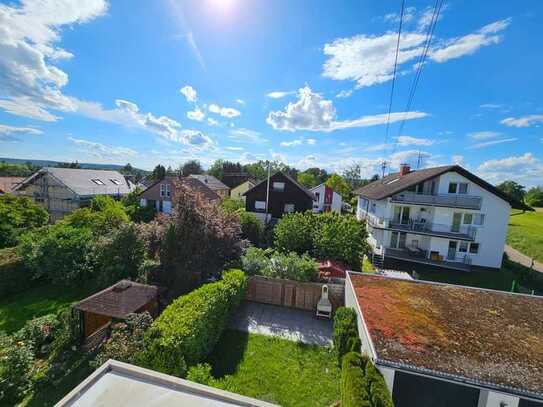 Helle 4-Zimmer-Dachgeschosswohnung in idyllischer Feldrandlage - KA-Palmbach