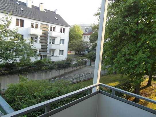 Geschmackvolle, gepflegte 2-Zimmer-Wohnung mit Balkon in Düsseldorf