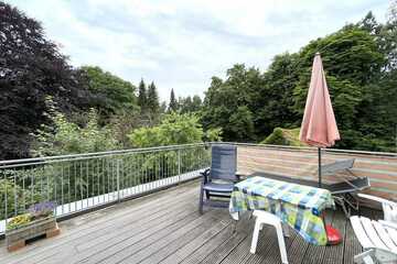 Schöne 3-Zimmer-Dachgeschosswohnung mit großem Balkon in ehemaliger Hofanlage