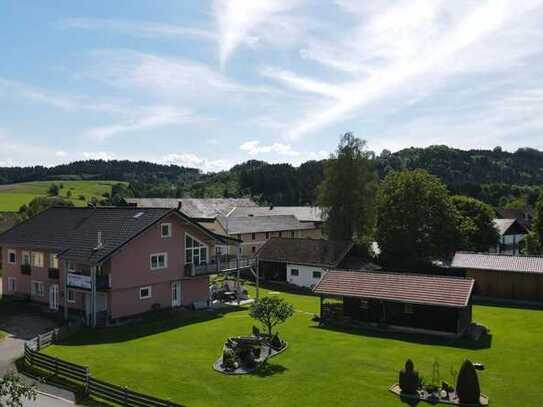 Gemütliches, teilsaniertes Zweifamilienhaus mit Traumgarten - BAULAND oder einfach VIEL PLATZ