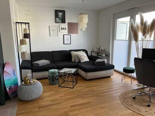 Stilvolle, neuwertige und helle 2-Zimmer-Wohnung mit großem Balkon in Hannover