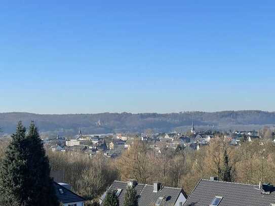 Stilvolle 3,5-Zimmer-Penthouse-Wohnung mit großzügiger Dachterrasse und Fernblick