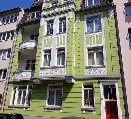 Schöne 2,5-Zimmer-Wohnung mit Balkon und EBK in Duisburg, Nähe Innenhafen und Altstadt