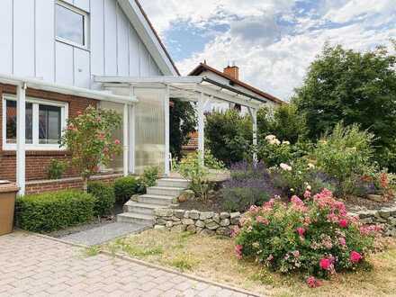 Charmantes Einfamilienhaus im Schwedenstil - mit Kaminofen und großem Garten