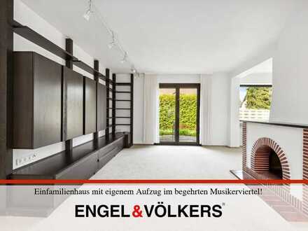 NEUER PREIS! Einfamilienhaus mit eigenem Aufzug im begehrten Musikerviertel!
