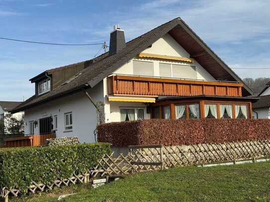 Einfamilienhaus mit 2 Wohneinheiten im Dachgeschoß