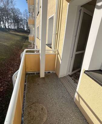 kleine, preiswerte 4-Zi.-Whg. mit Balkon in Werdau-Ost