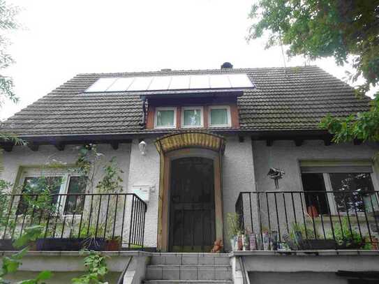 Schönes Wohnhaus mit großem Grundstück in einem Ortsteil von Singen (Hohentwiel)