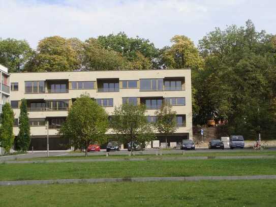 Sonnige Wohnung mit Ausblick, Loggia und Aufzug